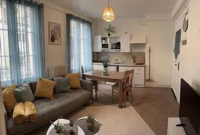 Cuisine ou kitchenette dans l'établissement Bright and renovated 2-room apartment, Center