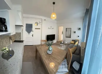 Télévision ou salle de divertissement dans l'établissement Bright and renovated 2-room apartment, Center