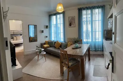 Cuisine ou kitchenette dans l'établissement Bright and renovated 2-room apartment, Center