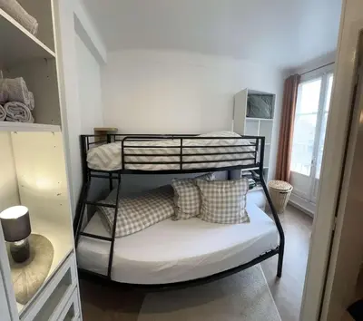 Un ou plusieurs lits dans un hébergement de l'établissement Bright and renovated 2-room apartment, Center