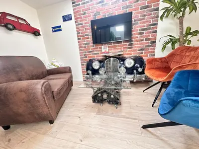 Coin salon dans l'établissement L échappée Rémoise, jacuzzi proche caves champagne