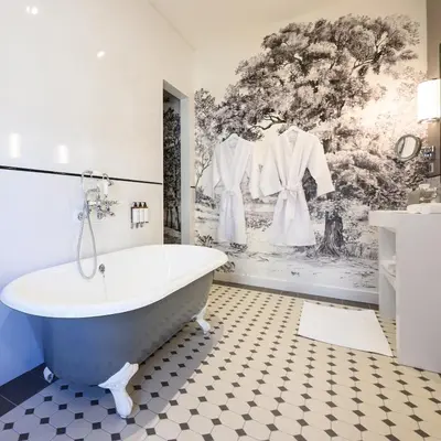 Salle de bains dans l'établissement Les Suites BB, Champagne Besserat de Bellefon