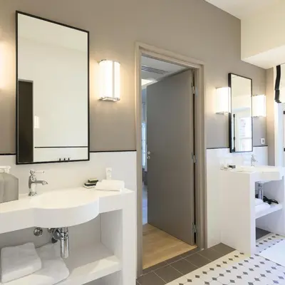 Salle de bains dans l'établissement Les Suites BB, Champagne Besserat de Bellefon