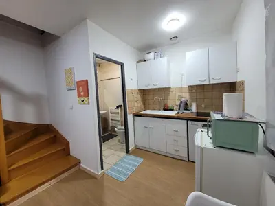 Cuisine ou kitchenette dans l'établissement Duplex apartment 700 m from Compiègne train station