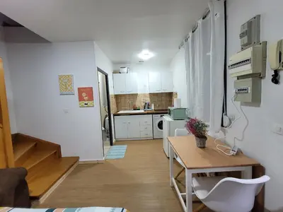 Cuisine ou kitchenette dans l'établissement Duplex apartment 700 m from Compiègne train station