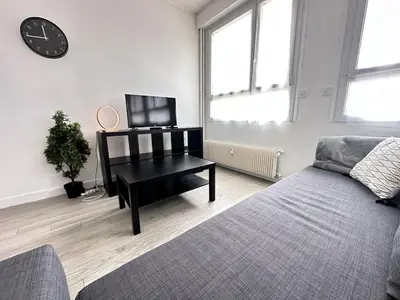Télévision ou salle de divertissement dans l'établissement Un cocon paisible avec Balnéo proche centre ville