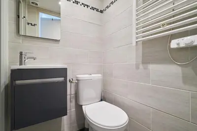 Salle de bains dans l'établissement Le Petit Cernay - Studio - 5 mins Caves Champagne