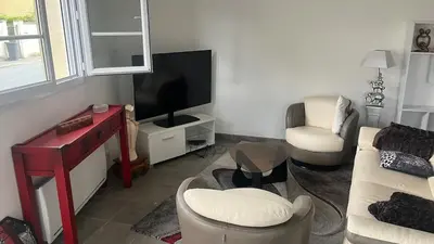 Télévision ou salle de divertissement dans l'établissement Maison agréable de 51 m2