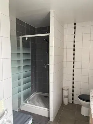 Salle de bains dans l'établissement Maison agréable de 51 m2