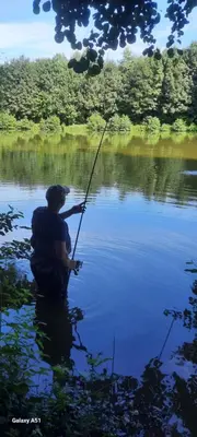 Vue sur la rivière ou le fleuve situé(e) à proximité de la tente de luxe