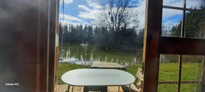 Paysage naturel près de la tente de luxe