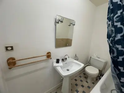 Salle de bains dans l'établissement Calvaire charmant studio rénové proche gare