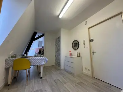 Cuisine ou kitchenette dans l'établissement Calvaire charmant studio rénové proche gare