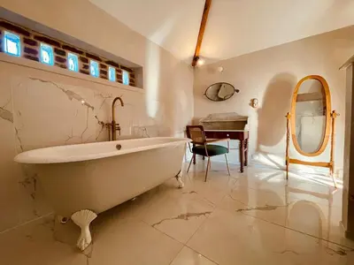 Salle de bains dans l'établissement Évasion nature et bien-être - SPA - Petit Déjeuner