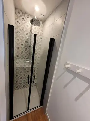 Salle de bains dans l'établissement Lélégant