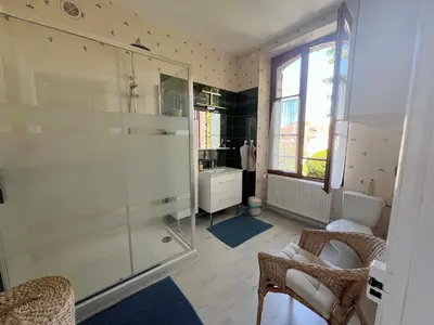 Cuisine ou kitchenette dans l'établissement Maison meulière du 34e Sacre, à proximité du Domaine Pommery