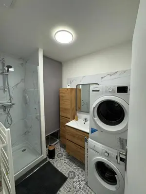 Salle de bains dans l'établissement Appartement 2 chambres 6 couchages Witry les Reims