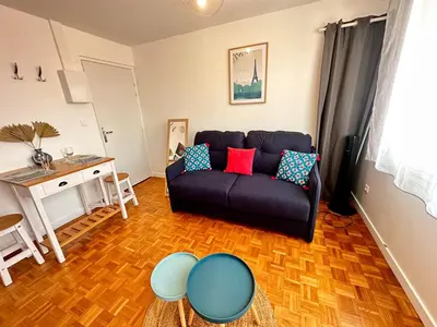 Coin salon dans l'établissement La suite des 3 piliers studio avec parking privé