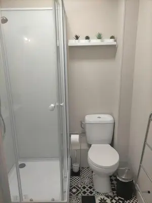 Salle de bains dans l'établissement S Bourgeois 2 Charmant T3 tout équipé au centre
