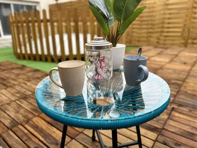 Plateau bouilloire dans l'établissement Magic suite avec Balnéo, Sauna et terrasse