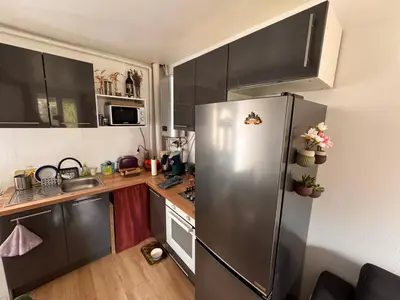 Cuisine ou kitchenette dans l'établissement Appartement à louer