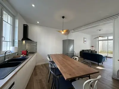 Cuisine ou kitchenette dans l'établissement Hambourg, 11 Pers, Spacieux, Élegant, Moderne