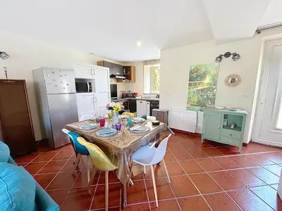 Cuisine ou kitchenette dans l'établissement La Maison des Hirondelles