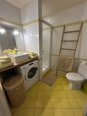 Salle de bains dans l'établissement Petite maison dans village animé