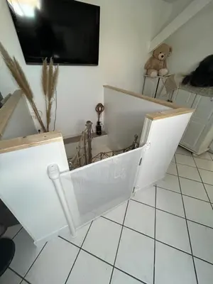 Télévision ou salle de divertissement dans l'établissement Petite maison dans village animé