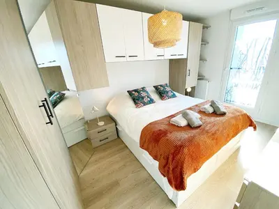 Un ou plusieurs lits dans un hébergement de l'établissement Chez Pablo, maison avec jardin et parking privé