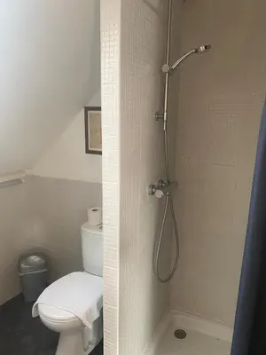 Salle de bains dans l'établissement Grand studio lumineux à 10 min de Compiègne