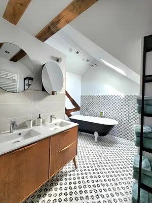 Salle de bains dans l'établissement Les Bulles d'Aÿ - Loft