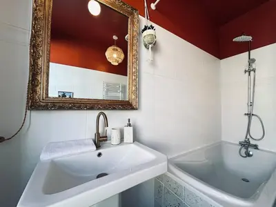 Salle de bains dans l'établissement E Gambetta T3 au pied de l avenue de champagne