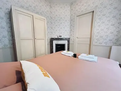 Un ou plusieurs lits dans un hébergement de l'établissement Marzilly maison cosy 3 chbrs avec suite parentale