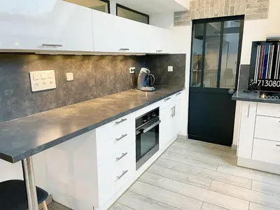 Cuisine ou kitchenette dans l'établissement Le Sweet Home, clim, parking privé, wifi