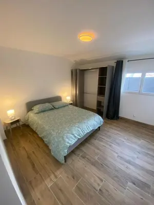 Un ou plusieurs lits dans un hébergement de l'établissement maison ville