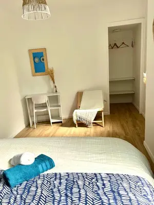 Un ou plusieurs lits dans un hébergement de l'établissement La Grèce - Appartement chaleureux en hypercentre