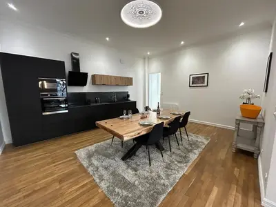 Cuisine ou kitchenette dans l'établissement 3 Lenoir Grand T3 luxueux au centre-ville 4 pers