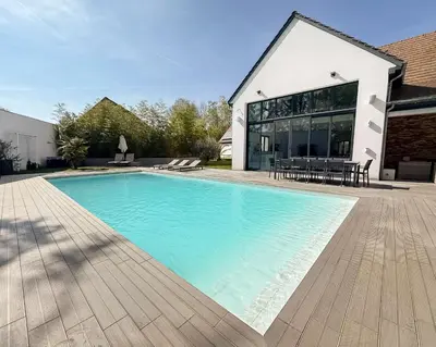 Piscine de l'établissement Villa haut de gamme avec Piscine, Bar et Cinéma ou située à proximité