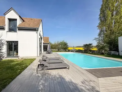Piscine de l'établissement Villa haut de gamme avec Piscine, Bar et Cinéma ou située à proximité