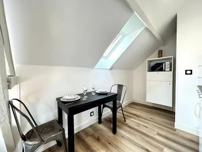 Cuisine ou kitchenette dans l'établissement 2 Carteret studio cosy proche centre ville
