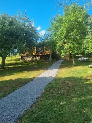 Jardin de l'établissement Le claj'hope gîte 4 étoiles