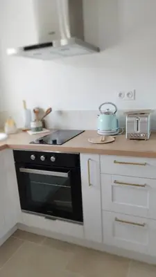Cuisine ou kitchenette dans l'établissement Maison Auguste - cosy - terrasse