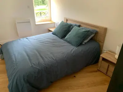 Un ou plusieurs lits dans un hébergement de l'établissement Appartement bien placé