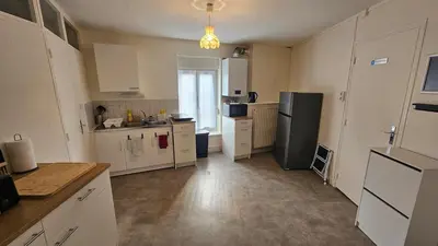 Cuisine ou kitchenette dans l'établissement La Tanière Sedanaise 2 bedrooms parking wifi