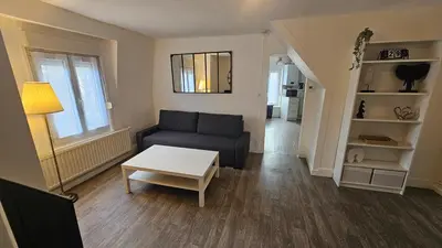 Coin salon dans l'établissement La Tanière Sedanaise 2 bedrooms parking wifi