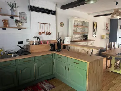 Cuisine ou kitchenette dans l'établissement Les Gîtes de Monthermé Le Duplex avec vue sur la Meuse