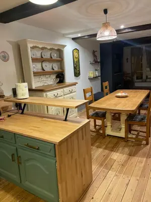 Cuisine ou kitchenette dans l'établissement Les Gîtes de Monthermé Le Duplex avec vue sur la Meuse