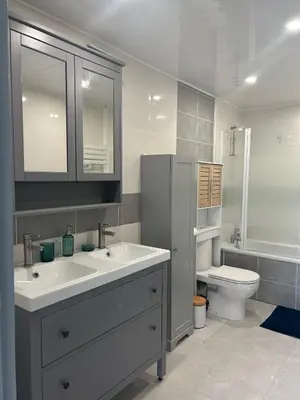 Salle de bains dans l'établissement Cocon lumineux, tout confort