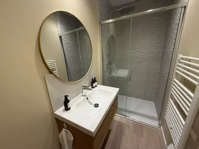 Salle de bains dans l'établissement Suite du Spa 1 - Parking Privé Gratuit